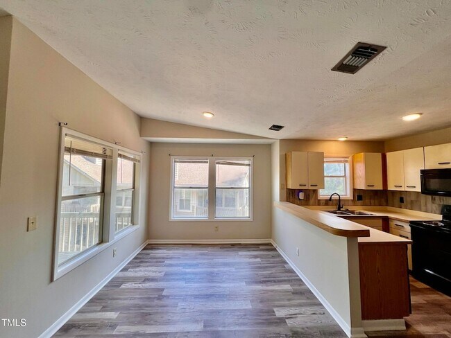 Foto del edificio - 1006 Wood Creek Dr