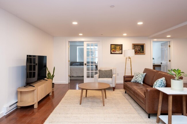 Building Photo - 24 Wales St