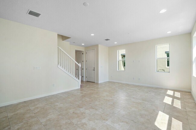 Building Photo - 5250 Thatcher Ct