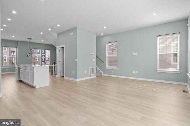 Building Photo - 1780 Cherry Birch St