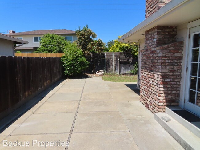 Building Photo - 3 br, 2 bath House - 630 Santa Monica Way