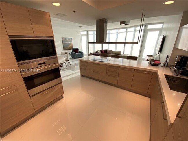 Building Photo - 17301 Biscayne Blvd
