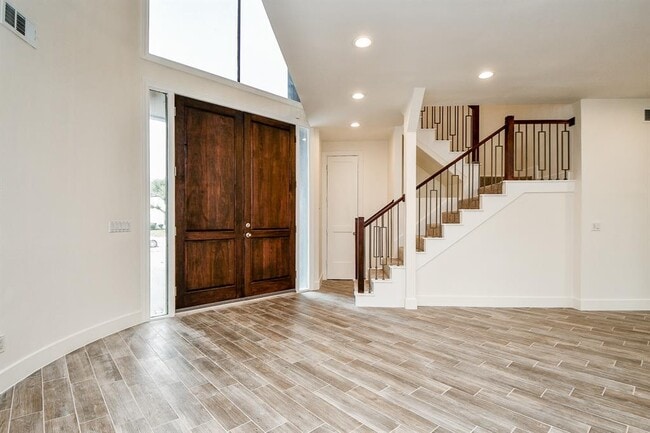 Building Photo - 8115 Fondren Lake Dr