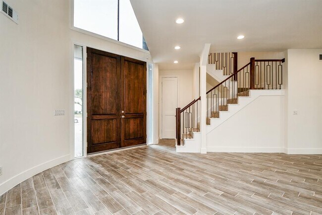 Foto del edificio - 8115 Fondren Lake Dr