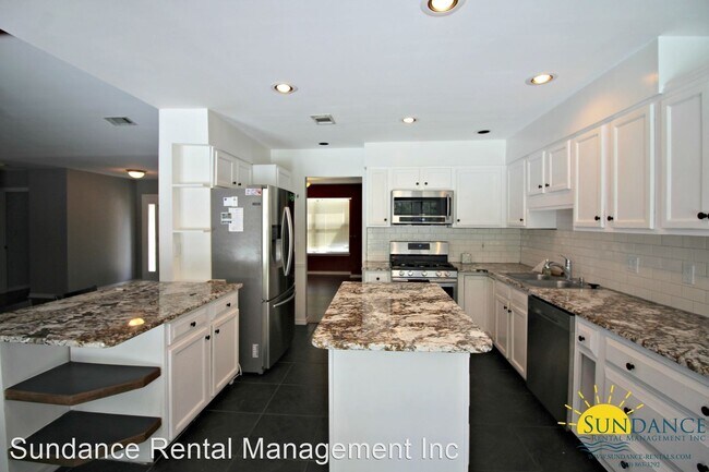 Building Photo - 3 br, 2 bath House - 125 Oak Shores Drive