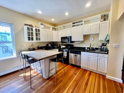 Primary Photo - 174 Putnam Ave