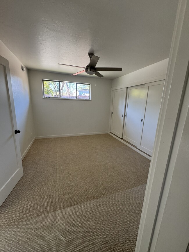 Building Photo - 36 Ash Ave