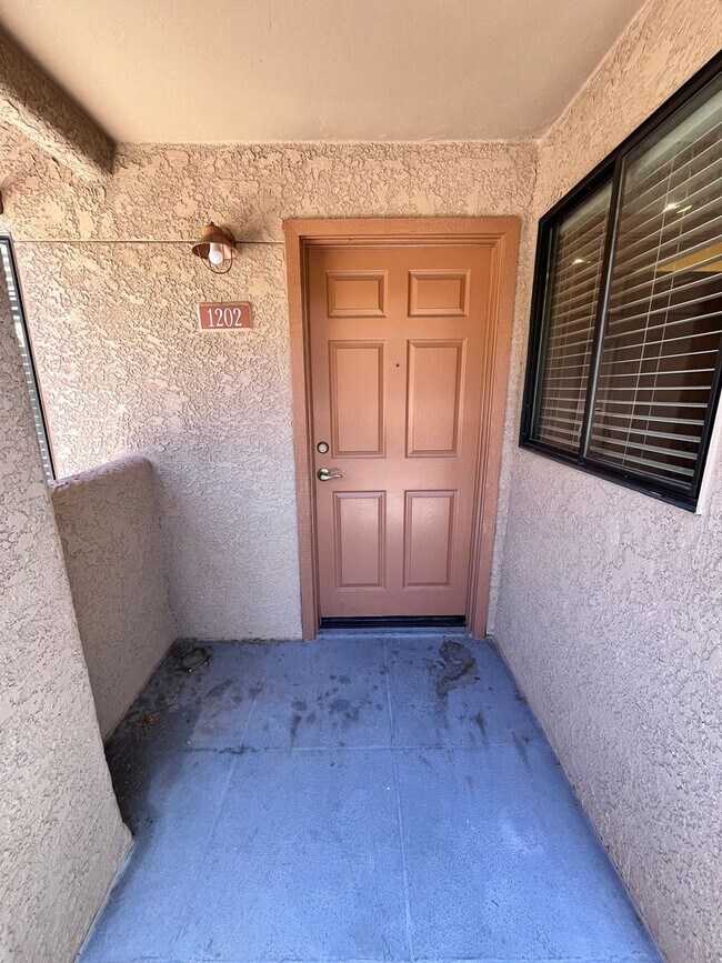 Building Photo - NE-3 bd/ 2bd Condo in gated community!
