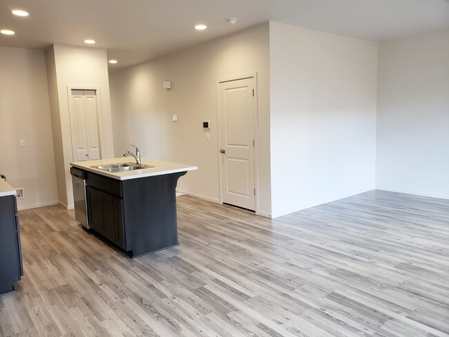 Foto del edificio - 4995 Armstrong Ave NE