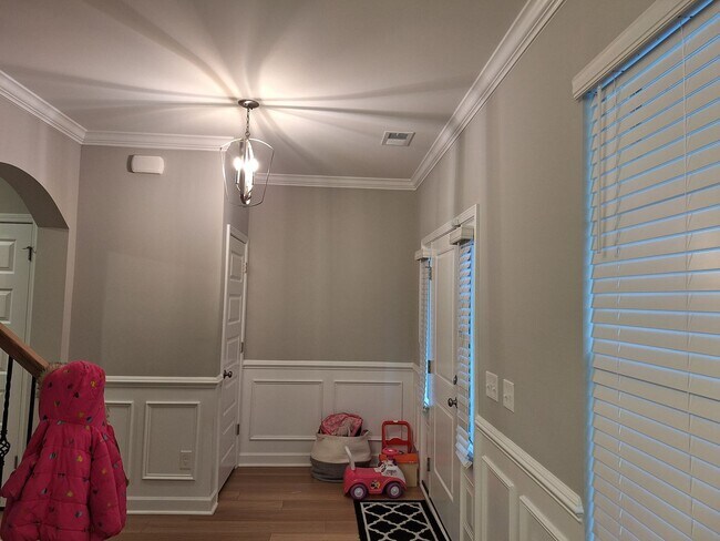 Building Photo - Beautiful Five Bedroom Home Located in Northeast Columbia!