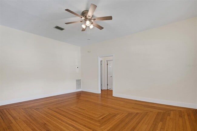 Building Photo - 934 Vistabula St