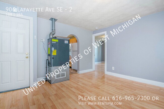 Building Photo - Available Now | 1 Bed 1 Bath Upper Unit Ap...