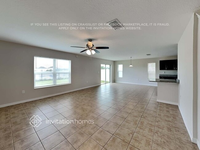 Building Photo - 10420 Laguna Plains Dr