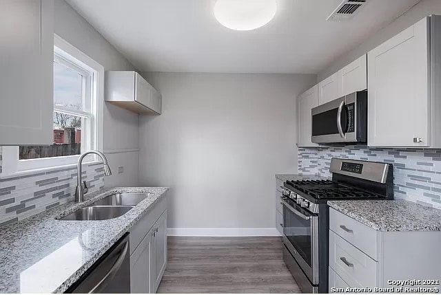 Updated - all granite counter tops and stainless steel appliances - 1818 W Ridgewood Ct