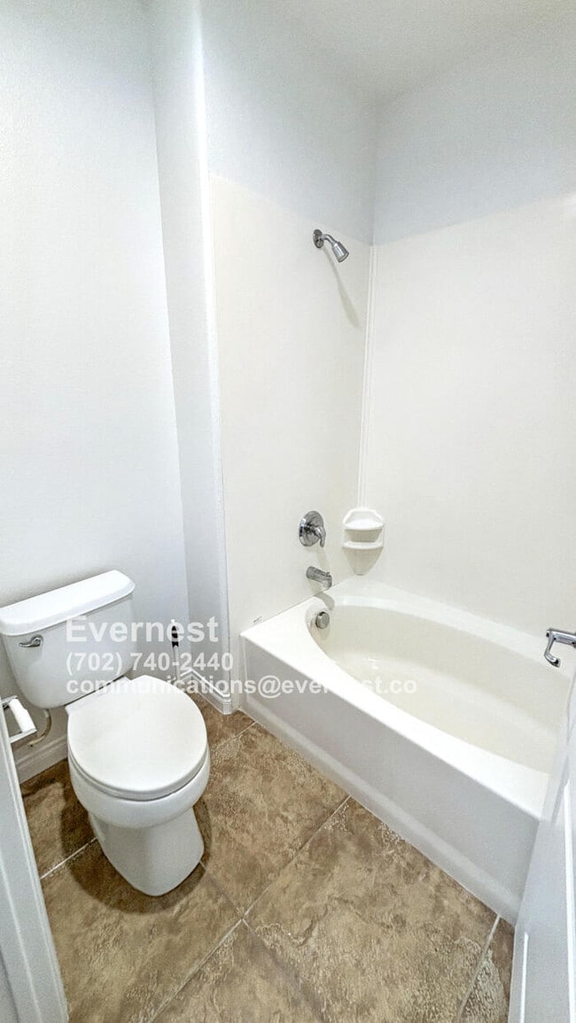 Foto del edificio - Lovely 2-Bedroom Condo with Convenient Acc...
