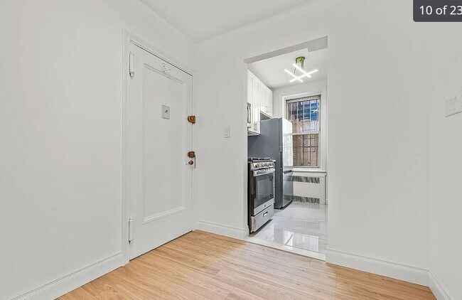 Foto del edificio - 124-16 84th Rd