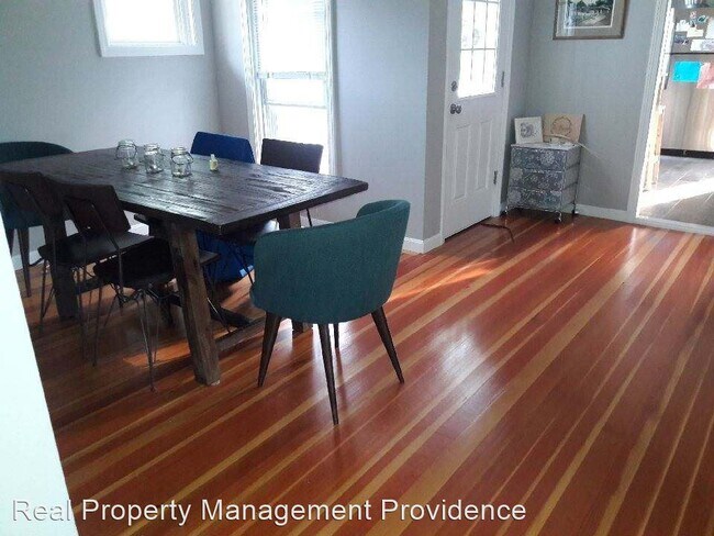 Foto del edificio - 3 br, 1 bath House - 697 Pleasant Street