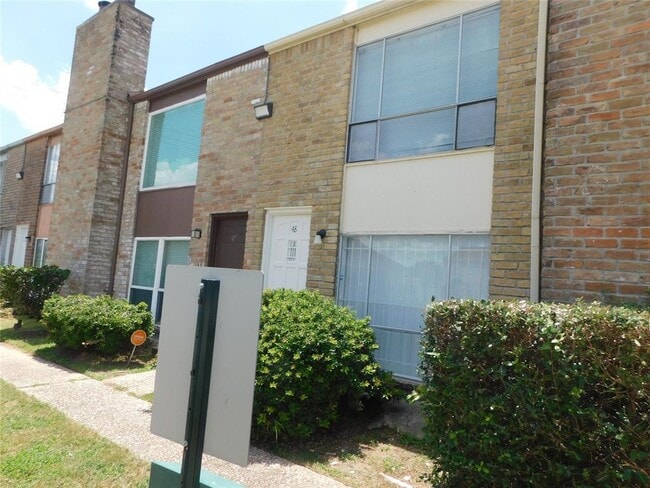 Building Photo - 9200 W Bellfort Ave