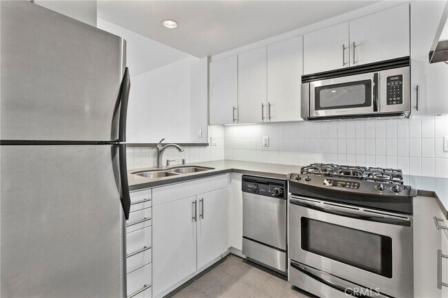 Building Photo - 159 W Green St