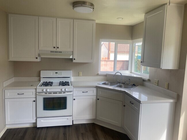 Kitchen - 11636 Downey Ave