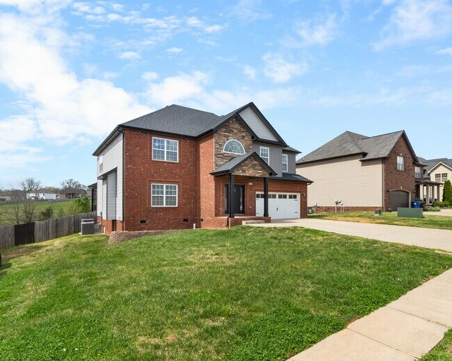 Building Photo - 4 Bedroom Home For Rent Near Post!