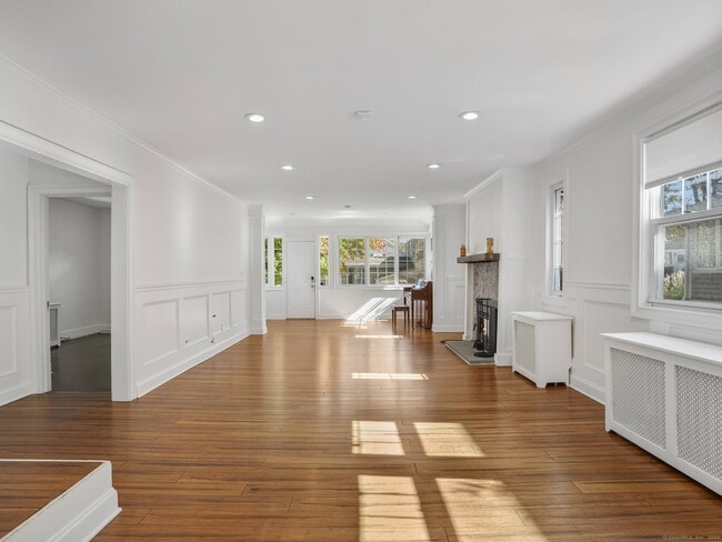 Building Photo - 37 Mohegan Ave
