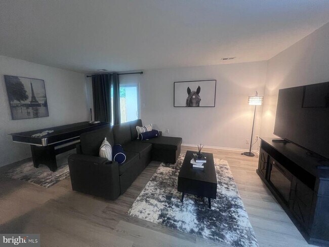 Foto del edificio - 1013 Copperfield Ct