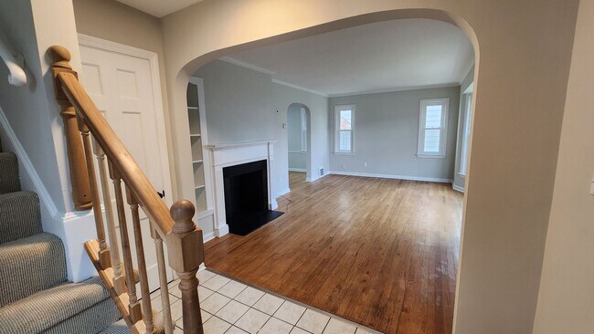 Building Photo - 3-bedroom 1.5 bathroom single family
