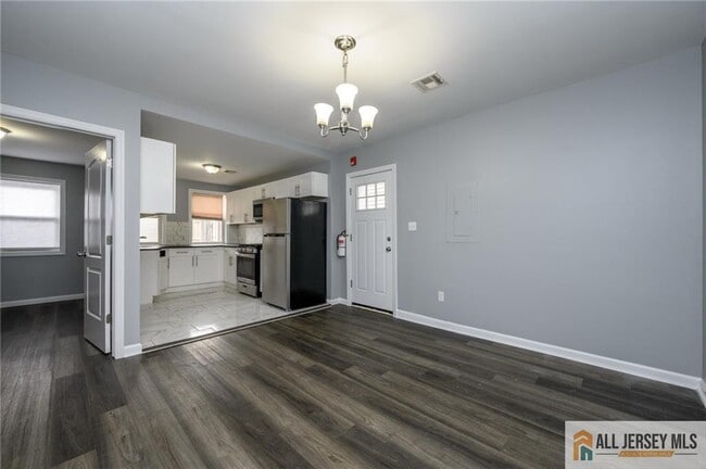 Building Photo - 305 Pershing Ave