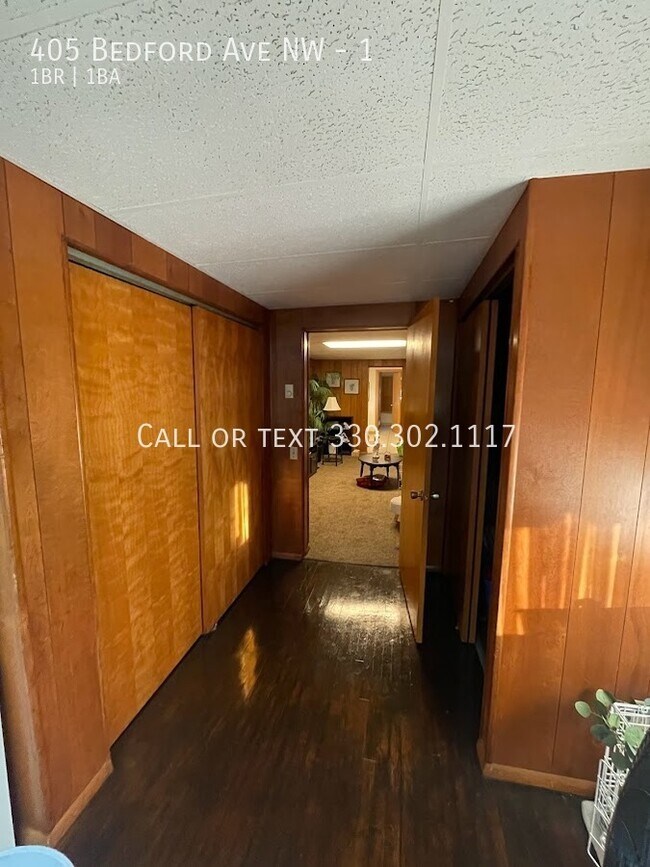 Foto del edificio - One bedroom one bathroom second level apar...