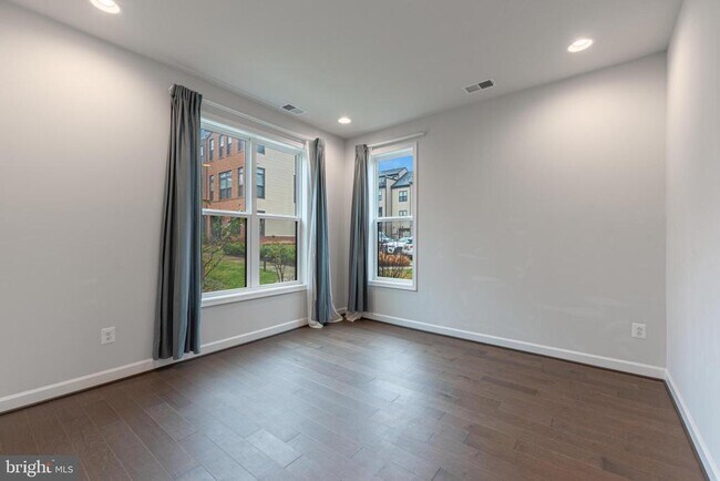Building Photo - 12268 Sessile Commons