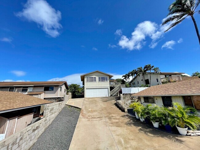 Foto del edificio - South Kihei 2 Bedroom / 1 Bathroom Unfurnished downstairs unit  - Peekaboo Ocean View