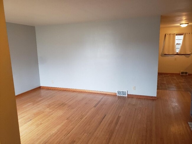 Building Photo - 515 Valleyview Ave NW