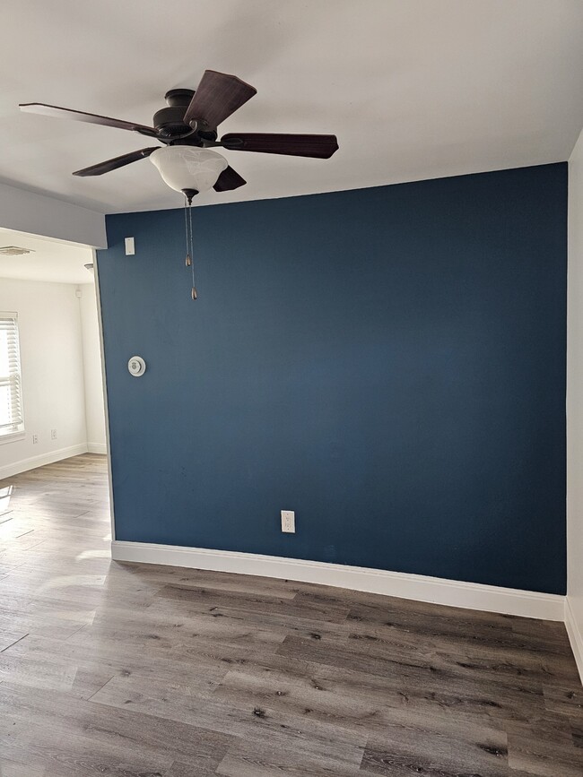 Building Photo - 211 W Mitchell St