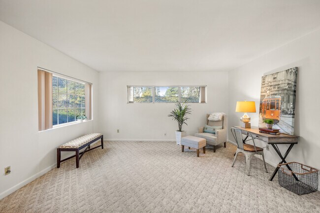 Building Photo - 1715 Hall Dr