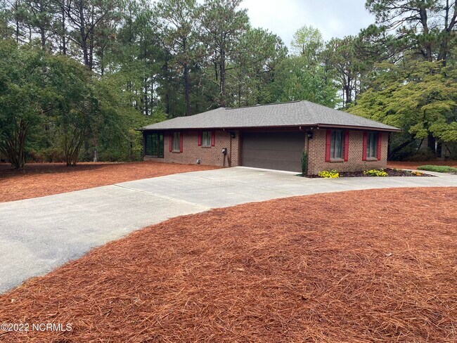 Foto del edificio - 285 Lake Forest Dr