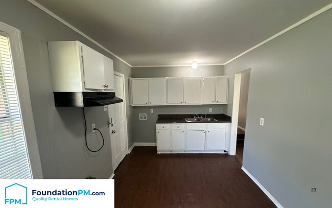 Building Photo - 3934 Hammett Dr