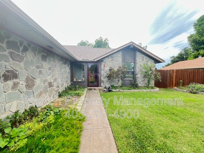 Foto del edificio - 1615 Honeysuckle Ln