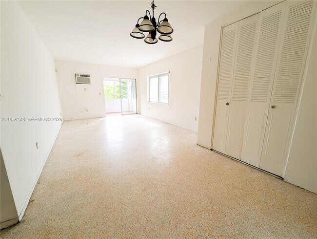 Foto del edificio - 1590 NE 127th St