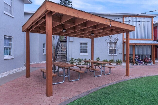 Foto del edificio - 5911 S Dale Mabry Hwy