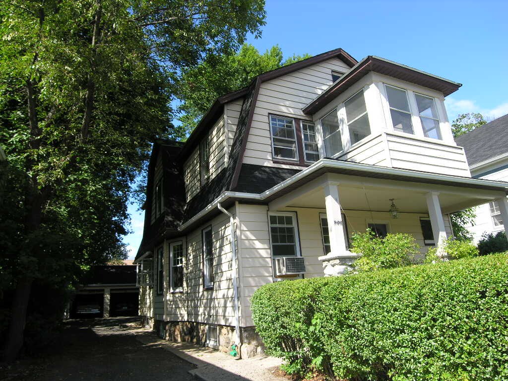 Building Photo - 966 E Main St
