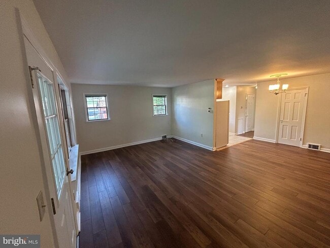 Building Photo - 214 Grayling Ave
