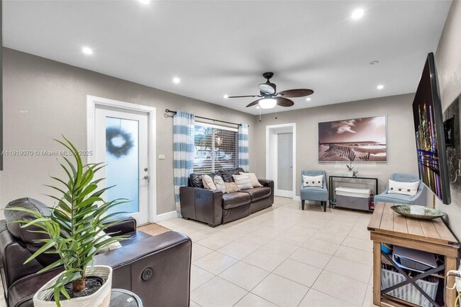 Building Photo - 333 Linwood Dr