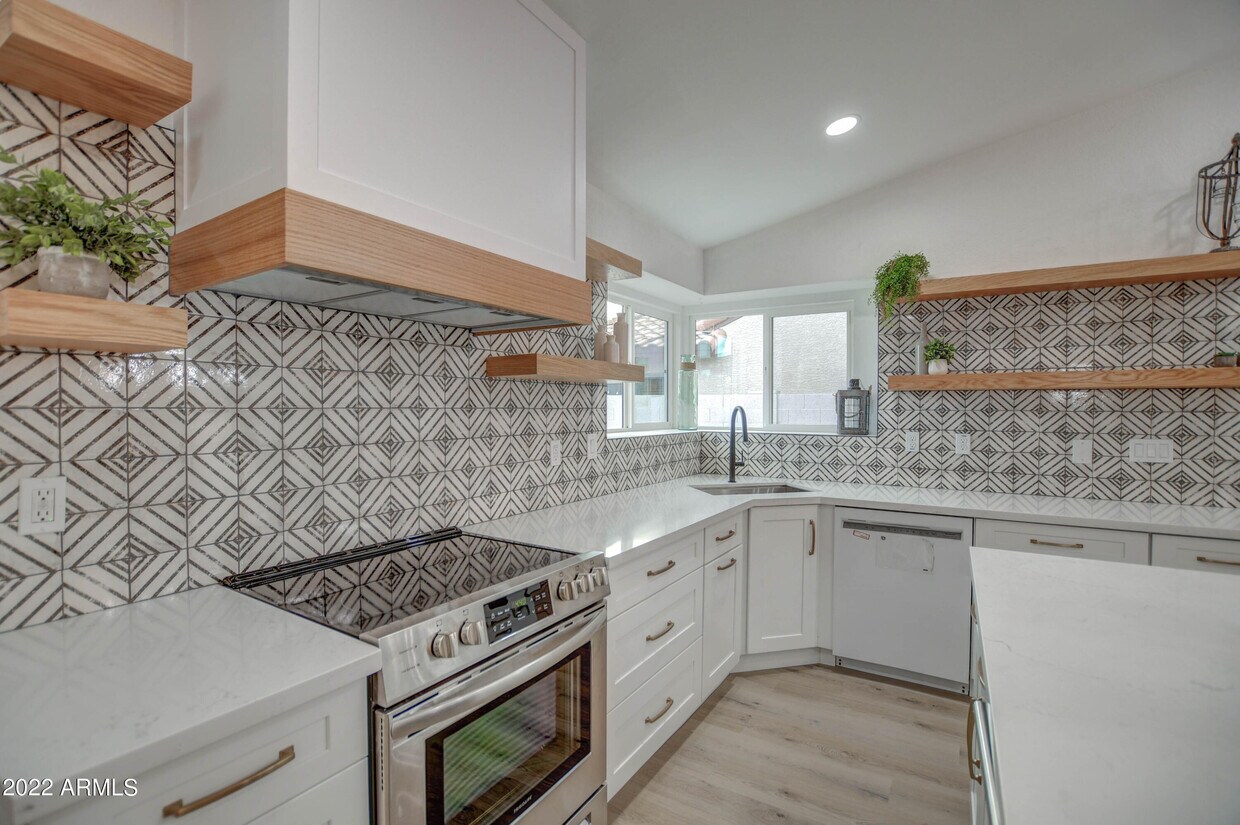 Foto principal - 6017 E Beck Ln