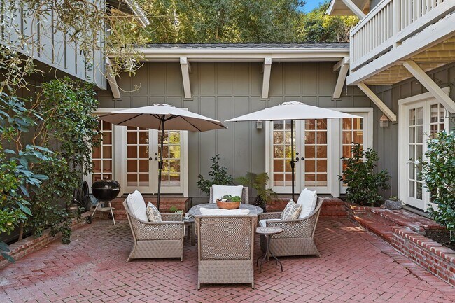 Building Photo - Charming 4 bed, 3 bath Craftsman home in a...