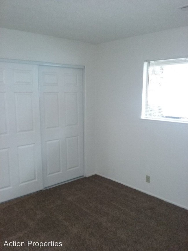 Building Photo - 2650 Woodridge Ct