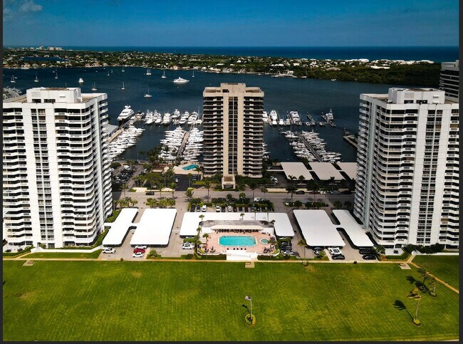Foto del edificio - 123 Lakeshore Dr