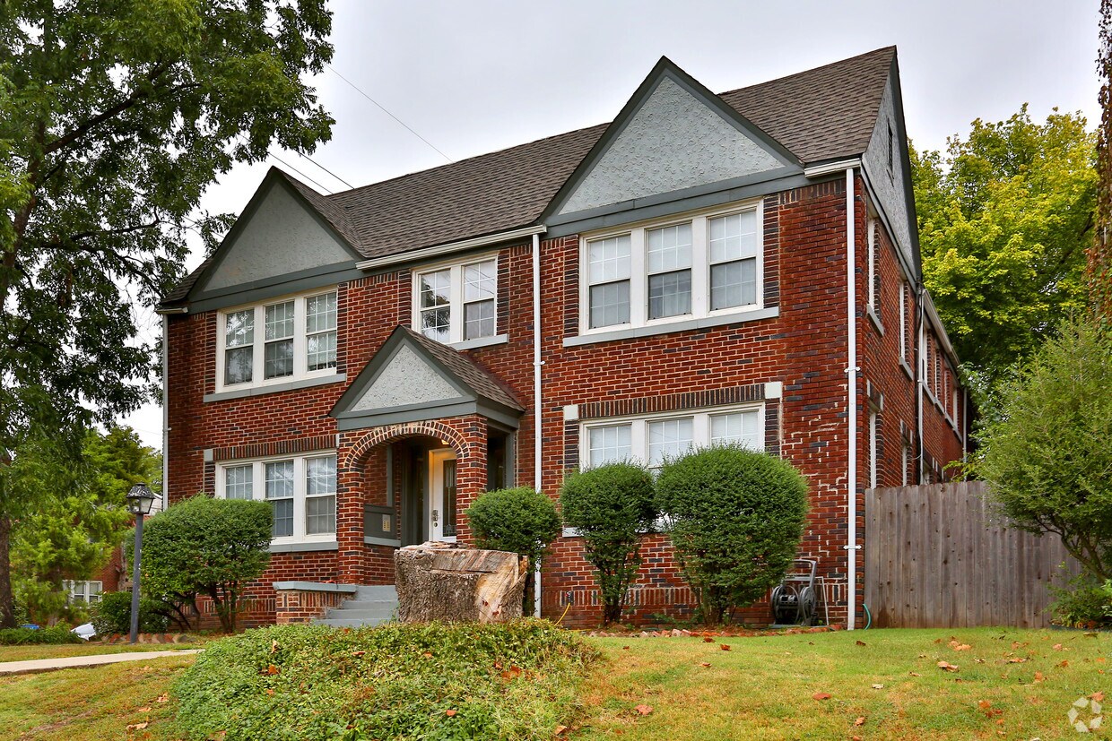 Primary Photo - 3020 N Robinson Ave