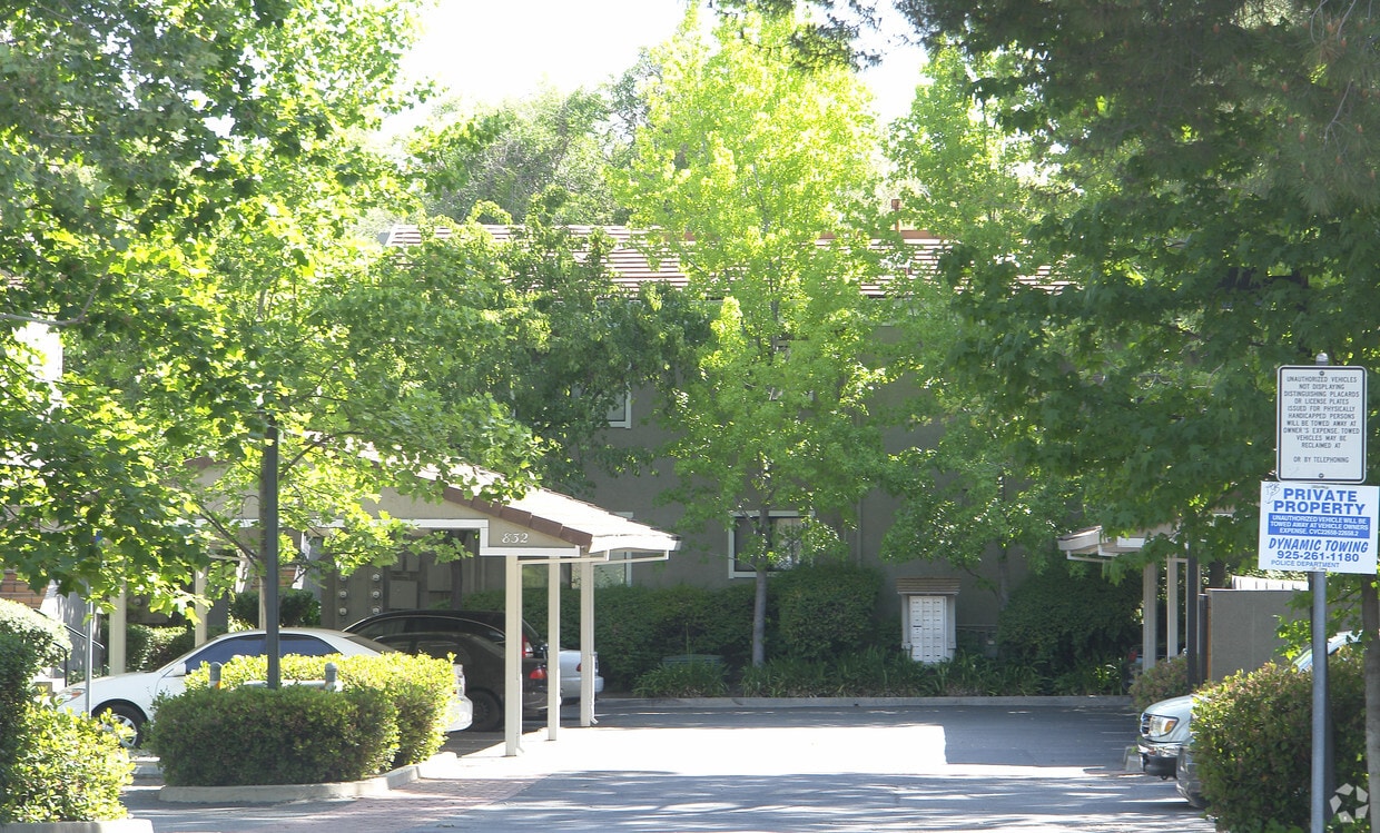 Building Photo - Sycamore Green South
