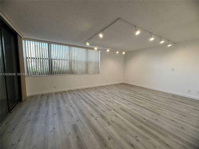 Building Photo - 20441 NE 30th Ave